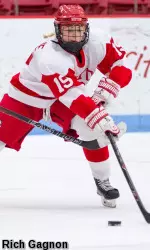 Sophomore Rebecca Leslie's fourth shorthanded goal of the season broke a 4-4 tie late in the third period.