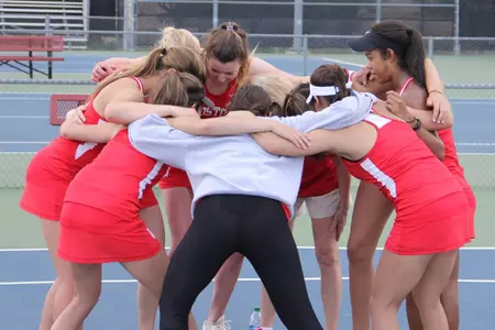 Women's Tennis Huddle