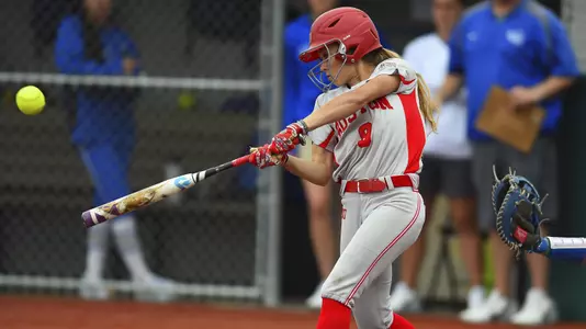 Jilee Schanda bat action