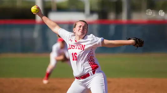 Ali Dubois pitching