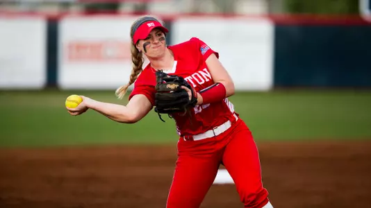 Kaitlin Sahlinger throwing the ball