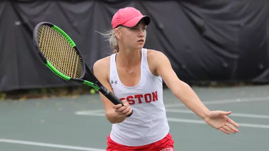 Katya Martens gets ready for a volley