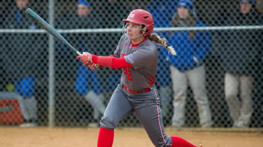Kaitlin Sahlinger swings bat