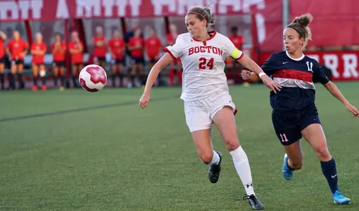Kelly Harris receives the ball.