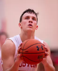 Max Mahoney takes a free throw.