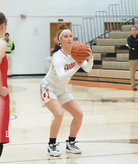 Alexa Therien shooting a free throw