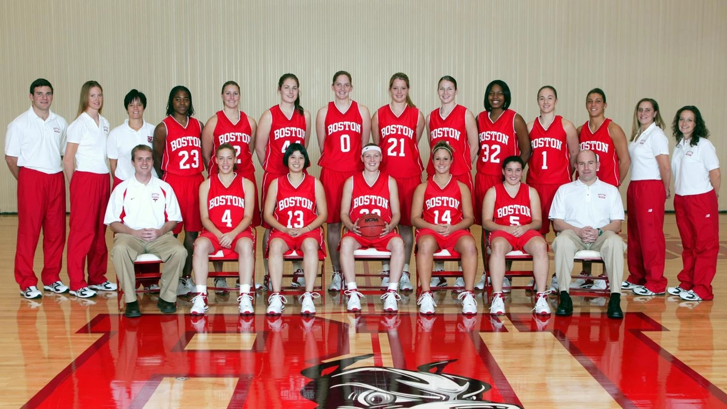 2005-06 Women's basketball team photo
