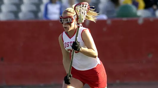 Lindsay Lewis running solo down the field