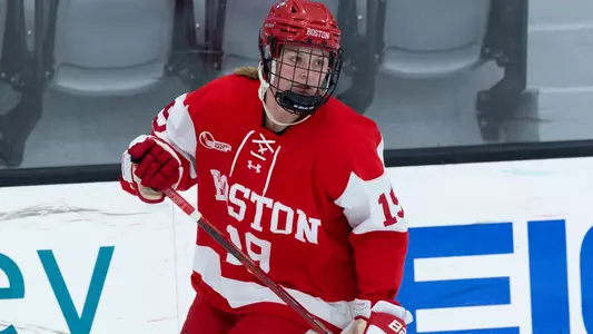 Emma Wuthrich playing hockey