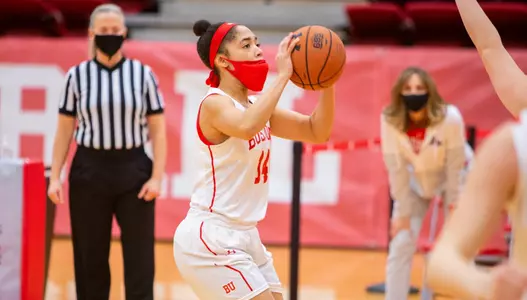 Sydney Johnson shooting a jump shot