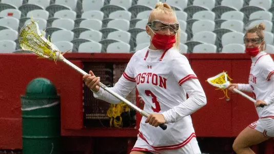 Michelle Seger cradling the ball