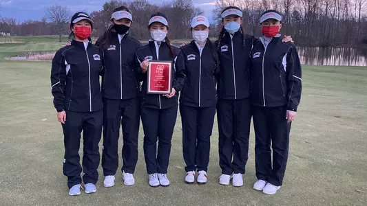 The golf team poses for a picture after their victory at the Hartford Invitational on April 18