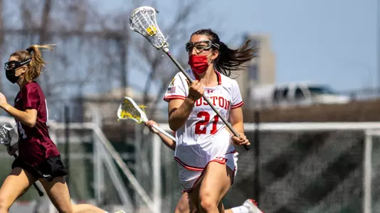 Jennifer Barry running down the field with the ball in her stick