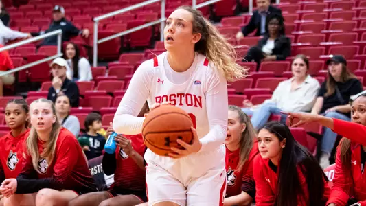 Photo of women's basketball sophomore Lauren Davenport about to attempt a three-pointer.