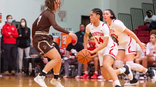 Sydney Johnson dribbles into the paint while a Lehigh defender provides pressure.