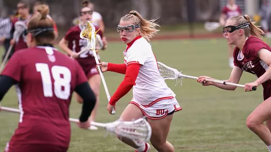 Ellen Monahan looks to shoot in the midst of Colgate defenders.