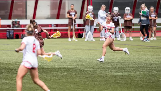 Lauren Kaye looks to pass to Kaelin Isaacson against Lehigh.