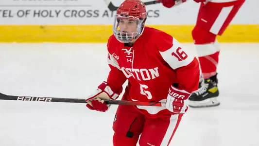 Julia Nearis playing hockey