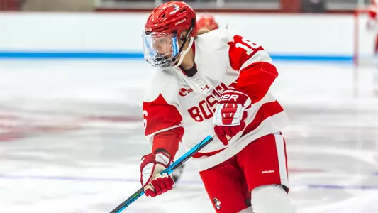 Julia Nearis playing hockey