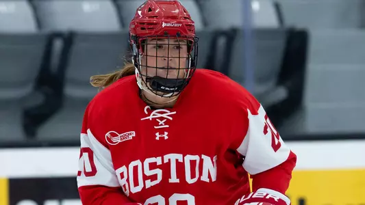 Julia Shaunessy playing hockey