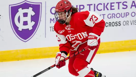 Tamara Giaquinto playing hockey