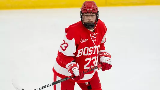 Tamara Giaquinto playing hockey