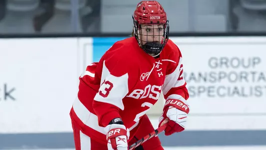 Tamara Giaquinto playing hockey