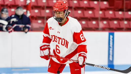 Nadia Mattivi playing hockey