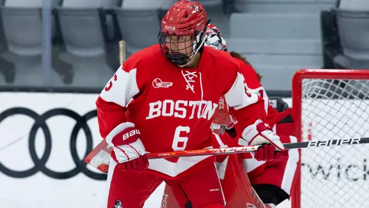 Nadia Mattivi playing hockey