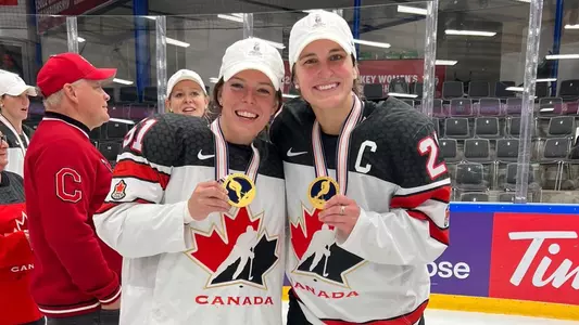 Victoria Bach / Marie-Philip Poulin - Worlds