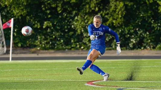 Photo of women's soccer sophomore Celia Braun launching a goal kick.