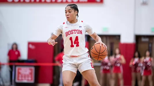 Photo of women's basketball senior Sydney Johnson dribbling the ball.