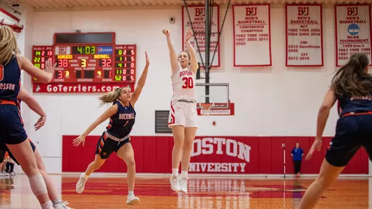 Photo of women's basketball sophomore Lauren Davenport shoot a three against Bucknell.