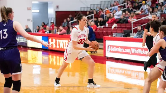 Photo of women's basketball senior Maren Durant on the wing.