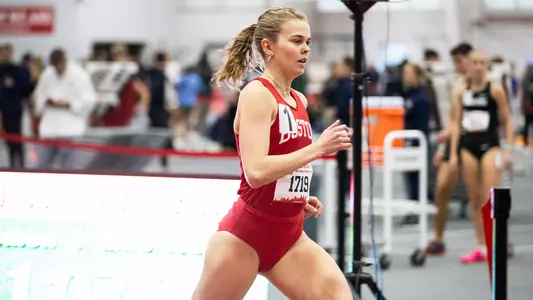 Vera Sjöberg runs the mile at the JTTC