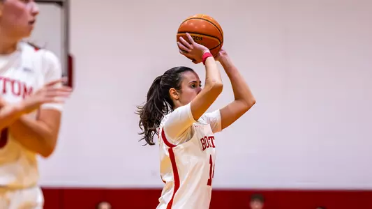 Photo of women's basketball sophomore Inés Monteagudo looking to pass the ball at Case Gym.