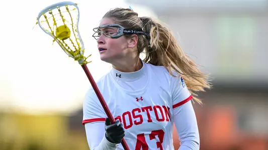 Elle Stevenson playing lacrosse
