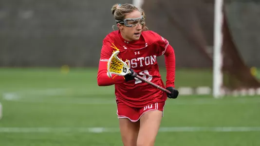 Tessa Geddes running with the ball