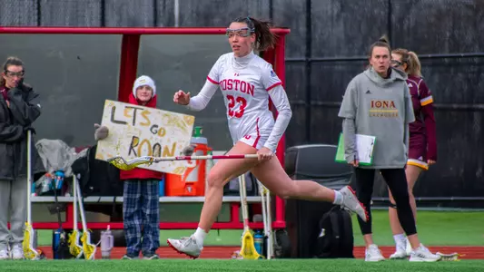 Hannah Tillier running with the ball
