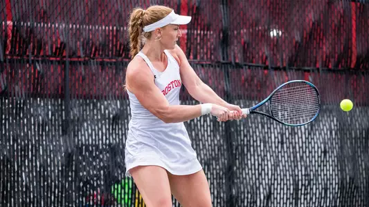 Nina Gulbransen hits backhand at the baseline