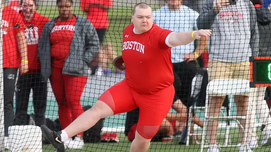 Gabe Hickman throwing discus at Baylor