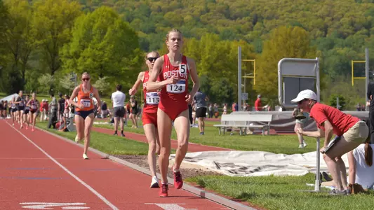 Vera Sjöberg running the 5000m at the 2023 Patriot League Championships