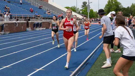Vera Sjöberg runs the 1500m
