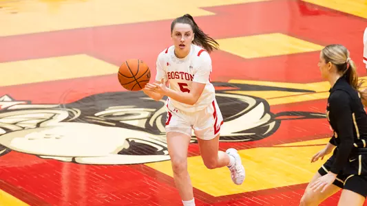 Photo of women's basketball sophomore Aoibhe Gormley passing the ball at Case Gym.
