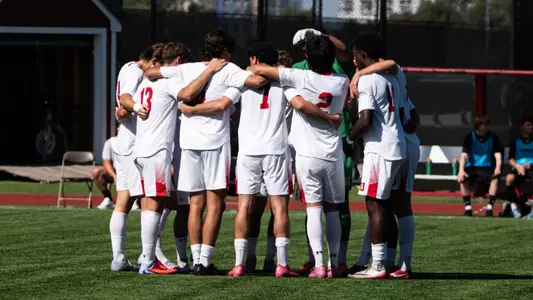 Men's soccer starters huddle up before facing off against Loyola Maryland at Nickerson Field