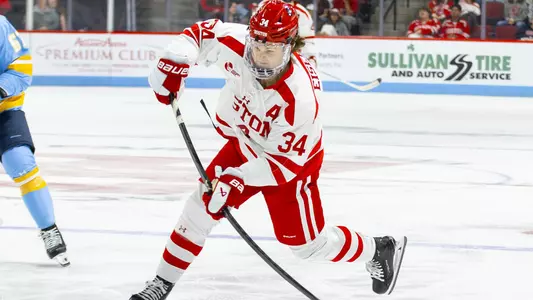 Cole Eiserman playing hockey