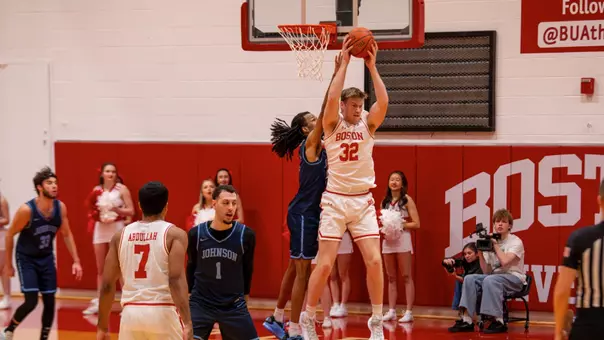 Quinn Nielsen hauls in a pass near the basket.