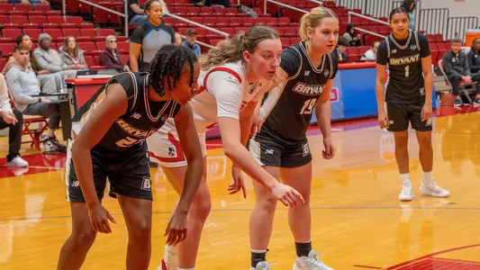 Photo of BU women's basketball freshman Kate Allard waiting for a free throw at Case Gym.