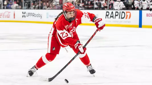 Tamara Giaquinto playing hockey