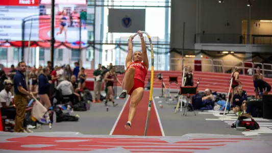 Alli Lofquist Pole Vaulting